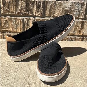 UGG Women’s Sammy Knit Sneaker size 9.5 Black Knit Slip-On Loafers Comfy